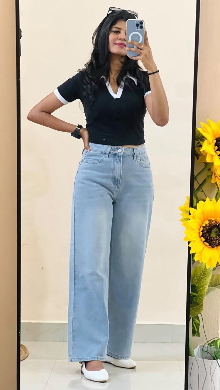 9 Summer Wide Leg Pants Outfit Ideas for Easy Style 7 Woman in black polo and light blue wide leg jeans taking mirror selfie